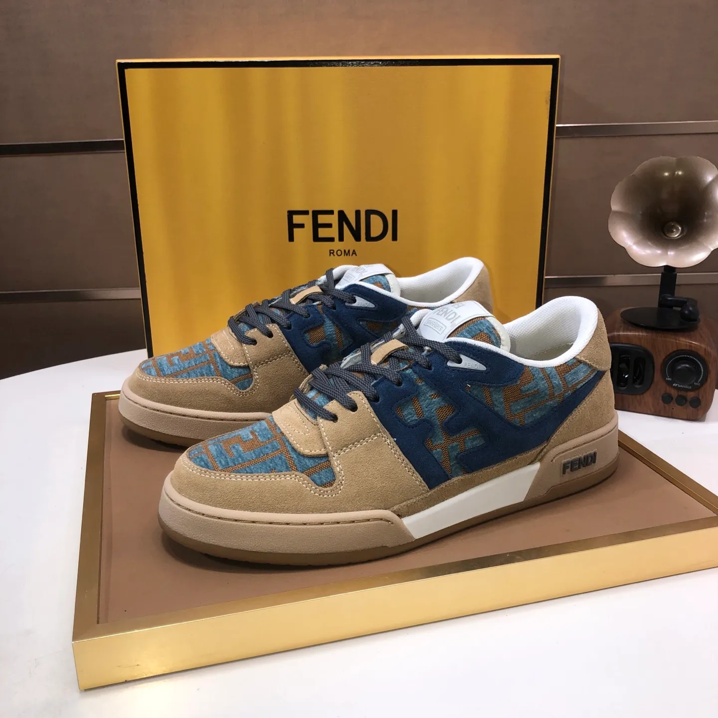 Men's men's shoes 💰600💰 Fendi 2023 latest couple model 🔥 Many 💑 stars have the same style FD match Original one-to-one replica Designer Kim Jones's first sneaker fendi match and Donkey brand Trainer basketball sneakers Material: Original silk leather Lining: Breathable mesh Packaging: Original 1:1 matching high-end packaging Size: Female 35-40 Male 38-44 (45 46. Custom-made (no return or exchange)